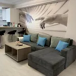 Delmar Apartment *