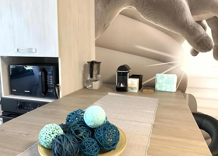 Delmar Нэводари